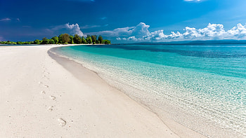 Footprints, clouds, sea, sky, beach HD wallpaper