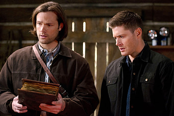 Supernatural : Sam & Dean Winchester Spotlight, Sam Winchester, Jared Padalecki, Dean Winchester, Jensen Ackles, TV Show, Supernatural (TV Show) HD wallpaper