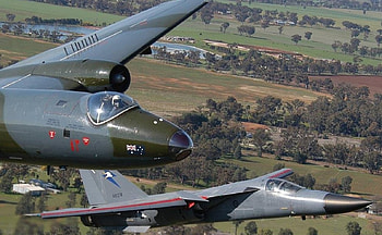 General Dynamics F-111 Aardvark - English Electric Canberra, Canberra, F-111 Aardvark, General Dynamics, English Electric HD wallpaper