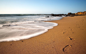 Footprints in the Sand HD wallpaper