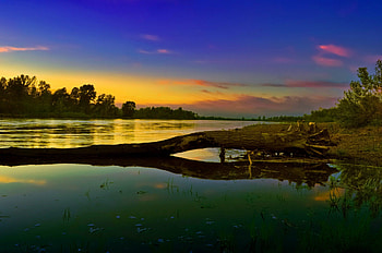 A gentle sunset, gentle, glow, colors, serenity, tranquil, nice, quiet, reflection, water, calm, sunset, sundown, beautiful, lake, wood, pretty, nature, sky, lovely HD wallpaper