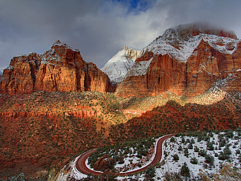 A WINTER SPRINKLING TOUCHING MT ZION, winter, graphy, canyon, snow, nature, mountains, rocks HD wallpaper