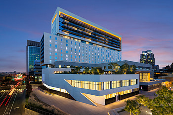 Sacramento Downtown Commons, Urban development, Vibrant city center, Shopping and dining hub HD wallpaper