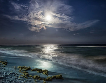 MOONLIT OCEAN, NIGHT, SKY, CLOUDS, OCEAN, BEACH, WAVES, MOONLIT HD wallpaper