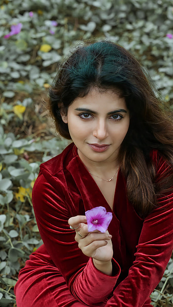 Ishwarya Menon, tamil actress HD phone wallpaper