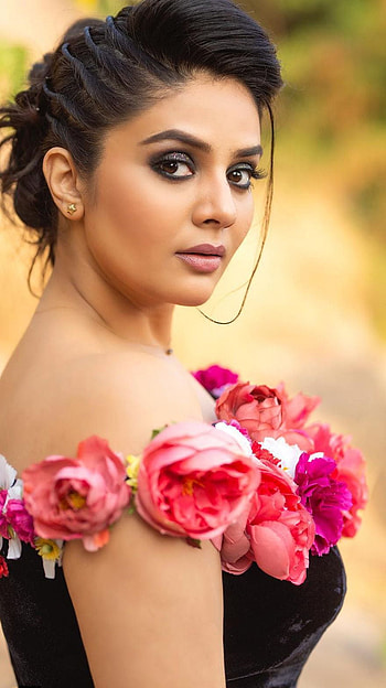 Sreemukhi, telugu actress, model HD phone wallpaper