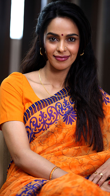 Mallika Sherawat, bollywood actress, saree lover HD phone wallpaper