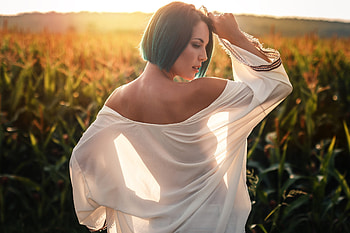 Sunset, cowgirls, ranch, field, brunettes HD wallpaper