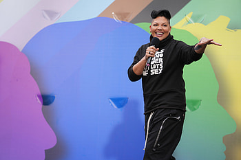 Sara Ramirez movie, The New York Times, Che Diaz, Identity confusion HD wallpaper