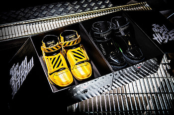 Alien Stomper, Reebok HD wallpaper