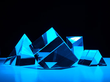 Reflection, Dark, Glass, Face, Facets, Prism, Pyramid HD wallpaper
