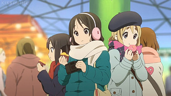 Yummy Muffin, buki, eat, yummy, happy, female, nakano azusa, kon, cold, girl, eating, anime girl, akiyama kio, anime, tsumugi, mugi, heads, azusa nakano, long hair, mio akiyama, akiyama, k on, hungry, muffin, sweater, k-on, scene, delicious, kotobuki, mio, black hair, nakano, azusa, kotobuki tsumugi, cool, scarf, ze HD wallpaper