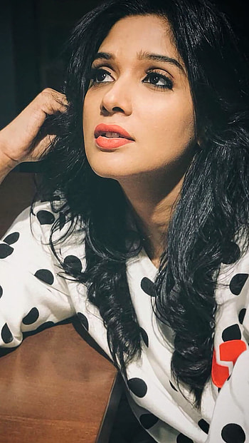 Nyla usha, mallu actress HD phone wallpaper