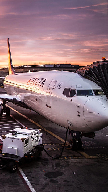 Delta Air Lines, Airline elegance, Travel inspiration, Aviation experience HD phone wallpaper