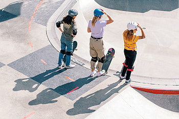 Skate park, Girl Skateboarding HD wallpaper