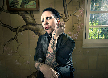 Duality of Marilyn Manson, Dark persona revealed, Candid interview, Contrasting public HD wallpaper