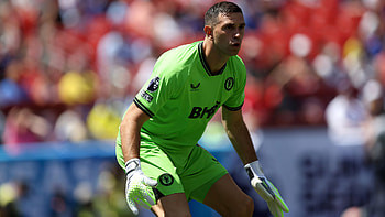 Emiliano Martinez Soccer | Goalkeeper Action Shot, soccer, Emiliano Martinez HD wallpaper