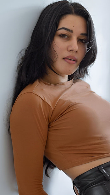 Mrunalini Ravi, tamil actress HD phone wallpaper
