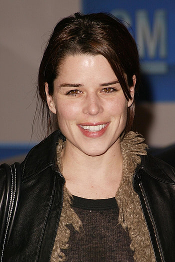 Neve Campbell, Fashion show, Fanpop , Glamorous HD phone wallpaper