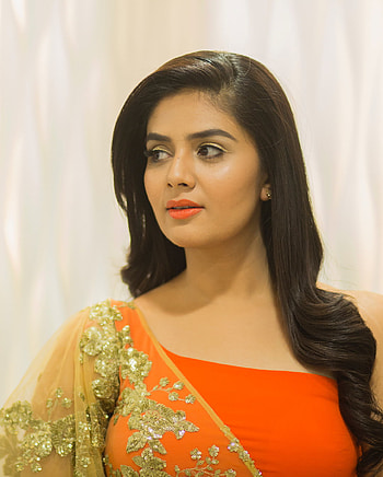 Sreemukhi, sari, lip HD phone wallpaper