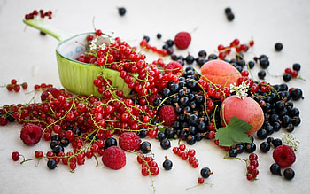 Fruit , Tart currants, Juicy peaches, Ripe raspberries HD wallpaper