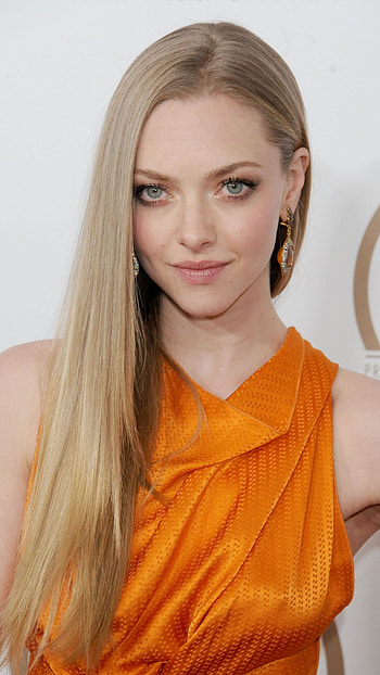 Amanda Seyfried, hollywood actress HD phone wallpaper