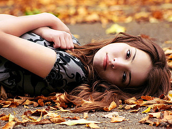 Autumn feelings, falls, leaves, feelings, autumn, romantic, girl, woman, walk HD wallpaper