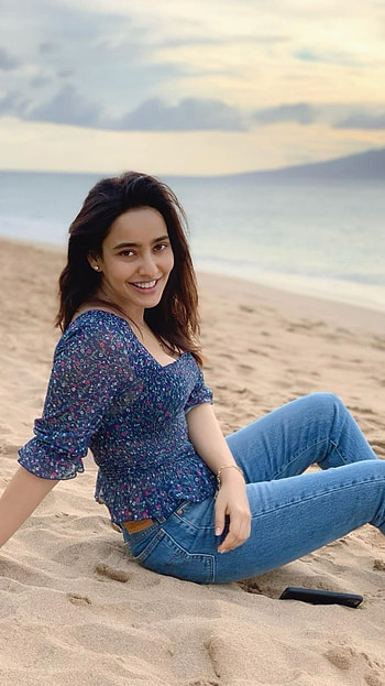 Neha Sharma, Bollywood, Neha Sharma Bollywood Actress HD phone wallpaper