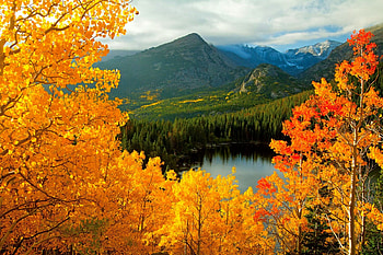 Rocky Mountain National Park, blue, snowy peaks, beautiful, mountain, lake, green, yellow, red, clouds, autumn, forest, Colorado HD wallpaper