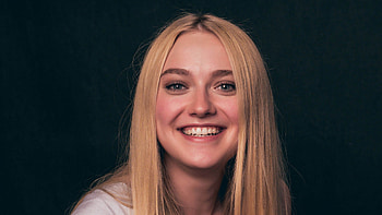 Dakota Fanning Cute Smile, dakota-fanning, celebrities, girls, cute, smile HD wallpaper