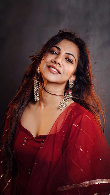Madonna Sebastian, malayalam actress HD phone wallpaper