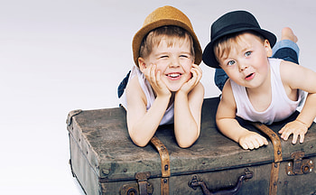 Children, suitcase, boy, couple, cute, hat, little, vacation HD wallpaper
