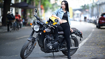 Triumph Bonneville T100, Girls and Motorcycles HD wallpaper