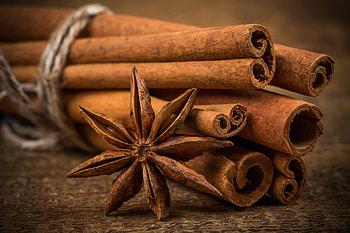 Anise Plant, Christmas spices, Cinnamon and star anise, Rustic wood HD wallpaper