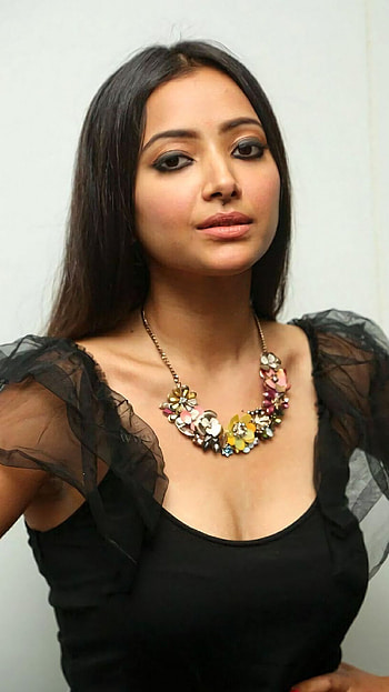 Swetha basu prasad, telugu actress, sexy gorgeous HD phone wallpaper