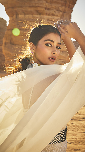 Pooja hegde, multilingual actress, beautiful HD phone wallpaper