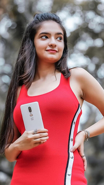 Anushka Sen, Beautiful Heroine HD phone wallpaper