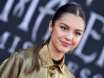 Olivia Rodrigo, Music sensation, Teen idol, Chart-topping hits HD wallpaper