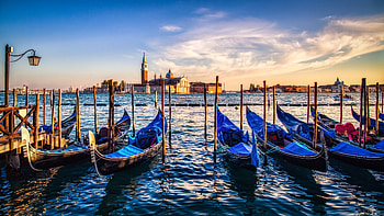 Venetian gondola, Venice , Stunning backgrounds, Scenic beauty HD wallpaper