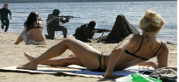 what a lovly day out, guns, scary, rock, beach HD wallpaper