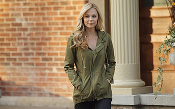 Laura Vandervoort, Movies, Height, Weight HD wallpaper