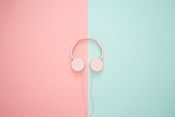 Stylish pink heads centered over a split pastel pink and blue background, ideal for modern designs. HD wallpaper