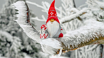 Christmas , Santa Claus, Winter wonderland, Festive ambiance HD wallpaper