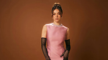 Hailee Steinfeld In Golden Globes Awards 2024, hailee-steinfeld, girls, celebrities, music HD wallpaper