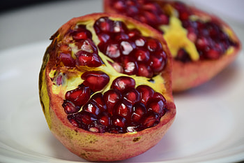 Food, Berries, Close-Up, Fruit, Ripe, Garnet, Pomegranate HD wallpaper