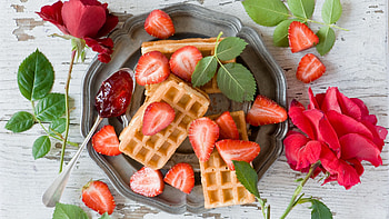 Waffles and strawberries, Perfect pairing, graphy , Tempting indulgence HD wallpaper