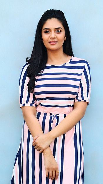 Sreemukhi, telugu actress, model HD phone wallpaper