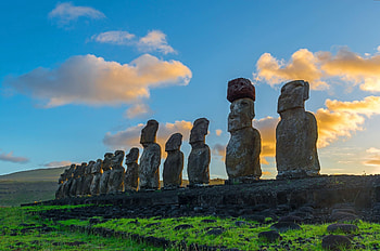 Easter Island, Must-see attractions, Rapa Nui cuisine, Enigmatic Moai HD wallpaper