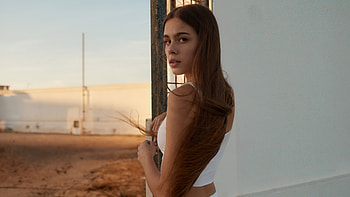 Girl Looking Over Shoulder , girls, model HD wallpaper