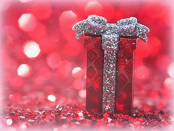 ✫Precious Gift in Bokeh✫, bokeh, beloved valentines, graphy, cute, objects, beautiful, gift, creative pre-made, precious, love four seasons, softness beauty, lovely, macro HD wallpaper